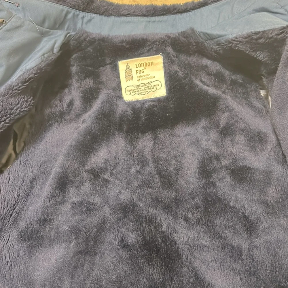 Vintage London Fog Outwesr of Distinction.  Excellent Condition - Picture 5 of 8